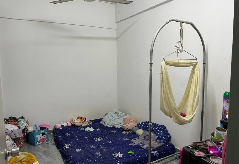 Dahlia Apartment, Putra Perdana