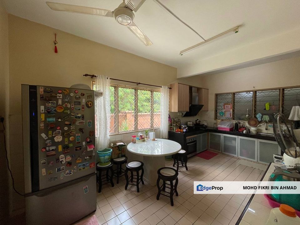 FOR SALE:  END LOT Extra Parking Space Double Storey Terraced Seksyen 8 Shah Alam, Selangor, Shah Alam