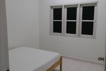 Kondo Ruby (Golden Showers)