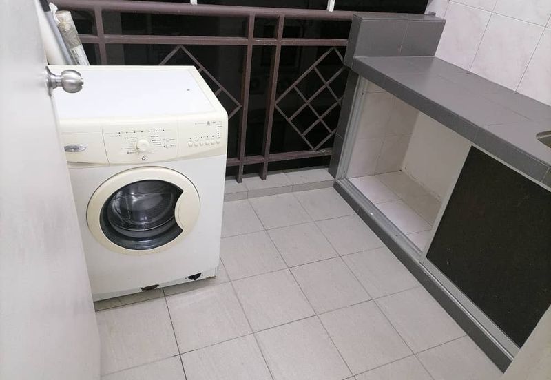 Kondo Ruby (Golden Showers)