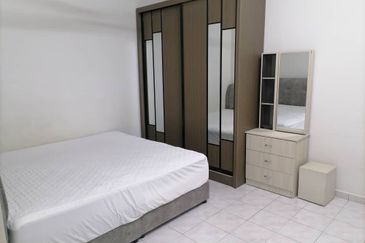 Kondo Ruby (Golden Showers)