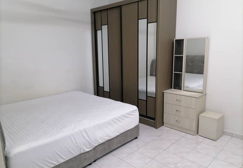 Kondo Ruby (Golden Showers)