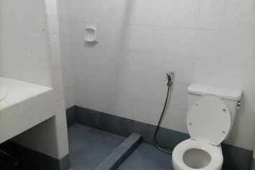 Kondo Ruby (Golden Showers)