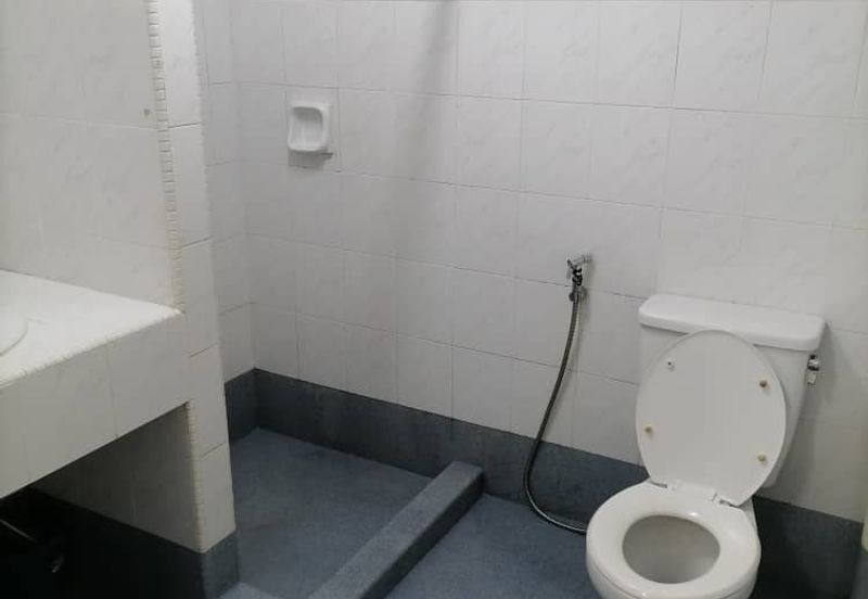 Kondo Ruby (Golden Showers)