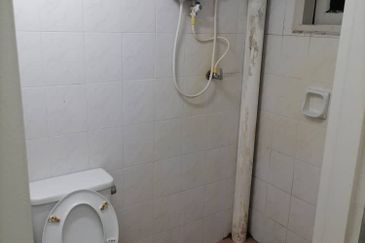 Kondo Ruby (Golden Showers)