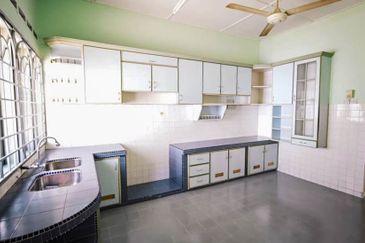 FOR RENT: 1 Storey Terrace Taman Desa Peringgit Peringgit