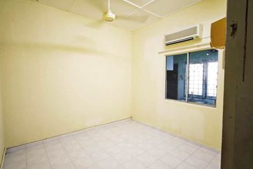 FOR RENT: 1 Storey Terrace Taman Desa Peringgit Peringgit