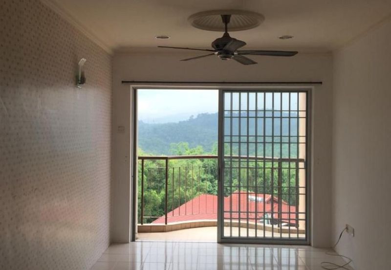 Kristal Heights Apartment