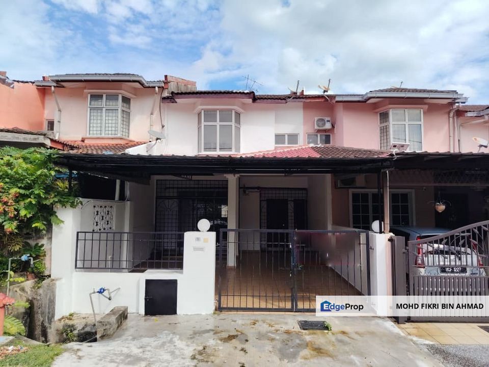 FOR RENT: 2 Storey Terrace House Taman Dahlia Bandar Baru Salak Tinggi Sepang, Selangor, Sepang