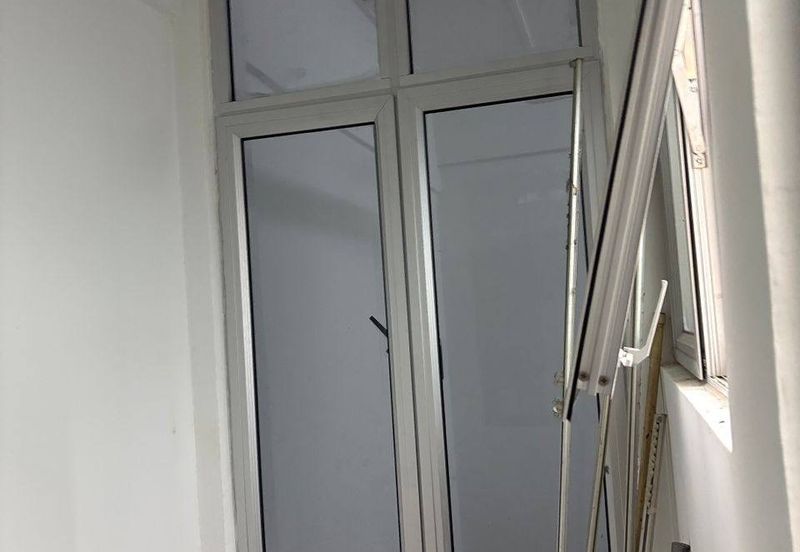 Dahlia Apartment, Putra Perdana