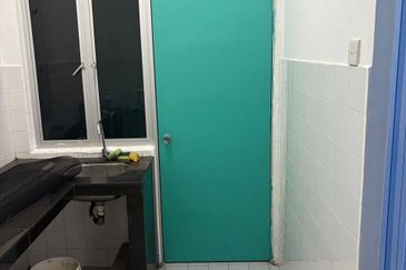 Dahlia Apartment, Putra Perdana