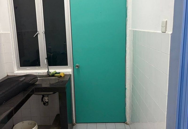 Dahlia Apartment, Putra Perdana