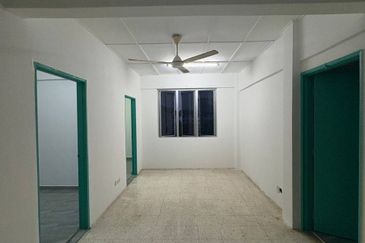 Dahlia Apartment, Putra Perdana