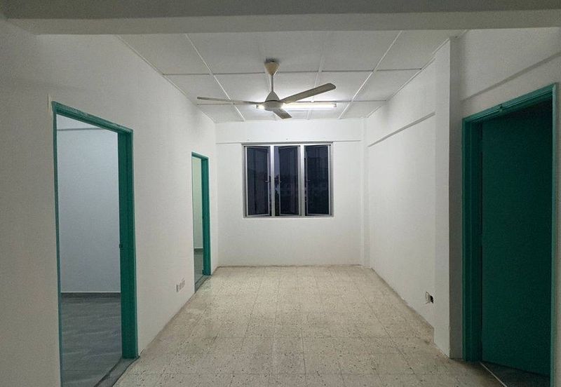 Dahlia Apartment, Putra Perdana