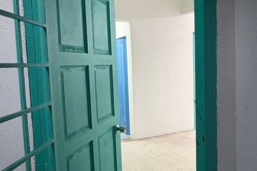 Dahlia Apartment, Putra Perdana