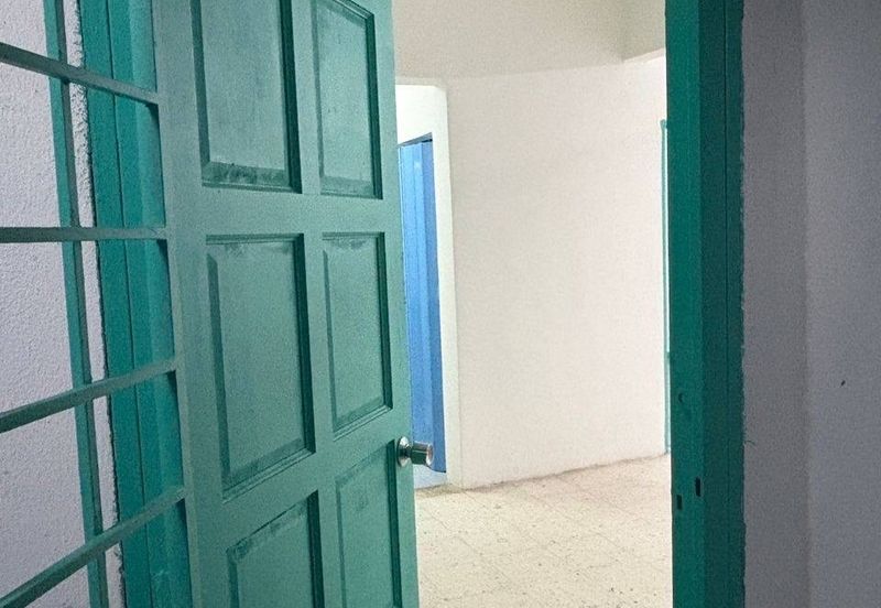 Dahlia Apartment, Putra Perdana