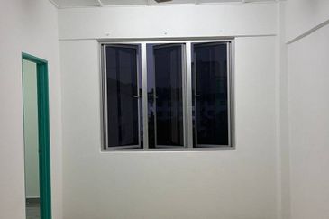 Dahlia Apartment, Putra Perdana