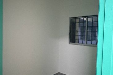 Dahlia Apartment, Putra Perdana