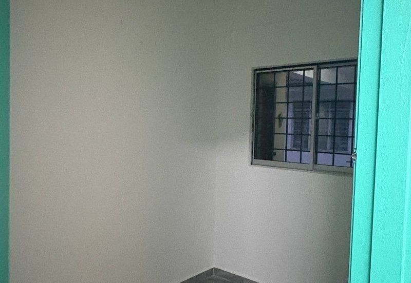 Dahlia Apartment, Putra Perdana