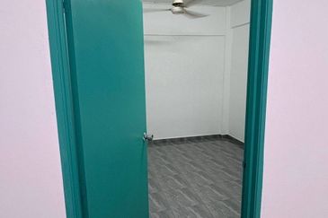 Dahlia Apartment, Putra Perdana