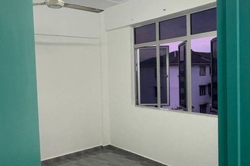 Dahlia Apartment, Putra Perdana