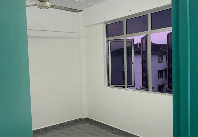 Dahlia Apartment, Putra Perdana