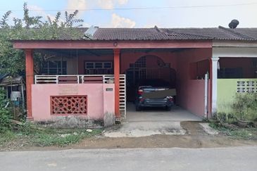 FOR SALE: Teres 1 Tingkat Kampung Chat Rimau Tanah Merah
