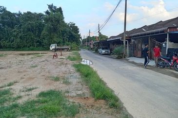FOR SALE: Teres 1 Tingkat Kampung Chat Rimau Tanah Merah