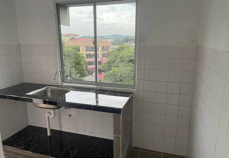 Taman Subang Perdana Flat