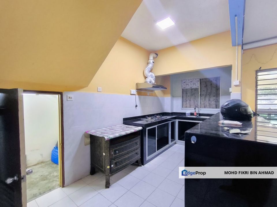 FOR SALE: Open Facing Ground Floor Taman Amansiara Townhouse Selayang, Selangor, Selayang