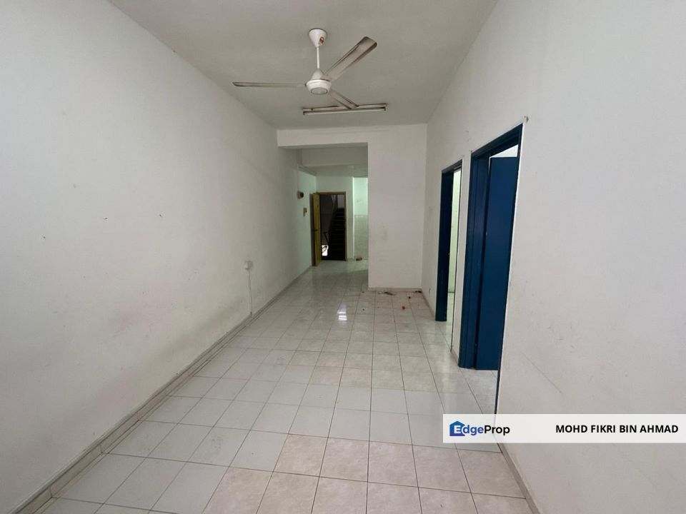 FOR SALE: Freehold Shop Apartment Batu Caves Centerpoint Taman Industri Bolton Batu Caves, Selangor, Batu Caves 
