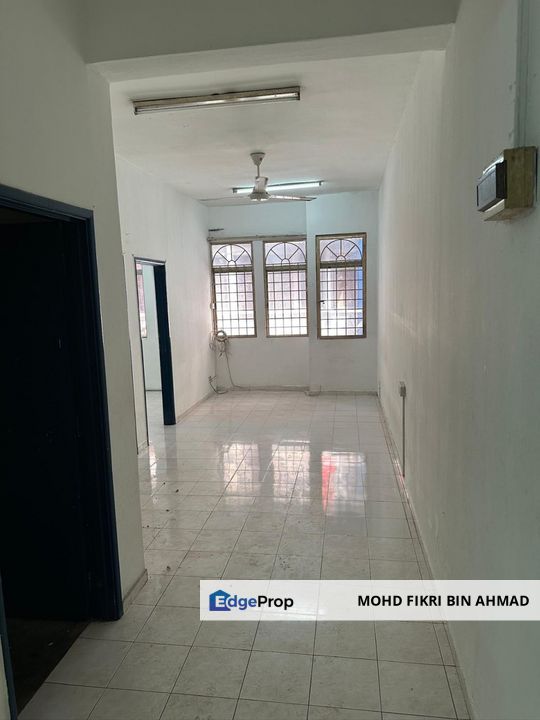 FOR SALE: Freehold Shop Apartment Batu Caves Centerpoint Taman Industri Bolton Batu Caves, Selangor, Batu Caves 