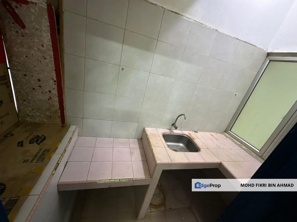 FOR SALE: Freehold Shop Apartment Batu Caves Centerpoint Taman Industri Bolton Batu Caves, Selangor, Batu Caves 