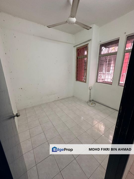 FOR SALE: Freehold Shop Apartment Batu Caves Centerpoint Taman Industri Bolton Batu Caves, Selangor, Batu Caves 