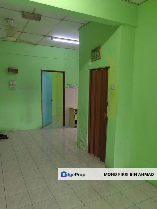 FOR SALE: Flat Pusat Hentian Kajang Kajang, Selangor, Kajang