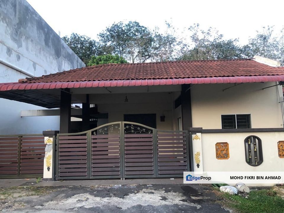 FOR RENT: Renovated Semi D 1 Tingkat Taman Merak Emas Durian Tunggal, Melaka, Durian Tunggal