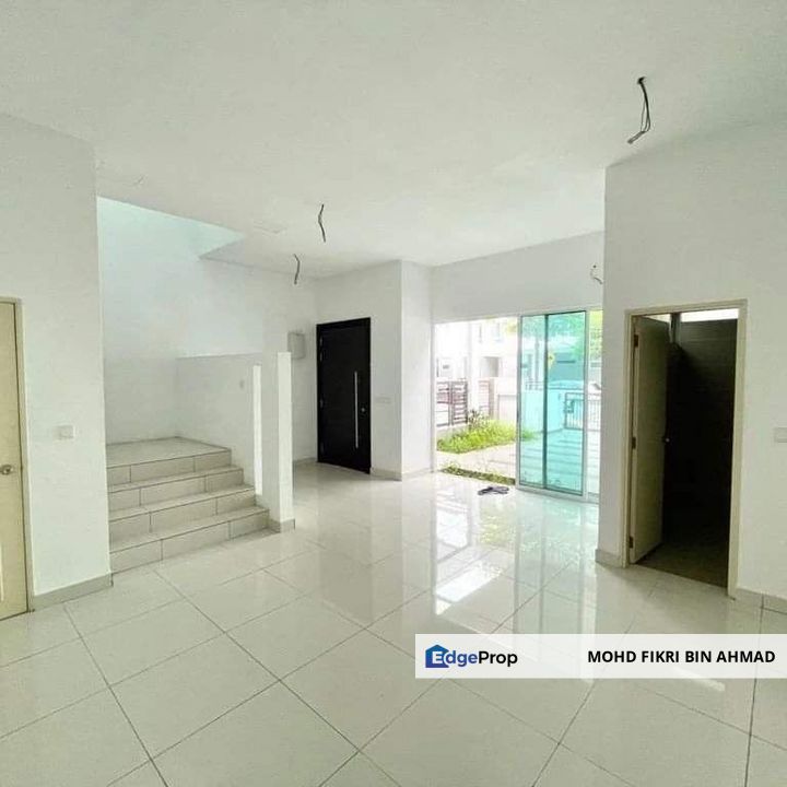 FOR SALE: 3 Storey Terrace House Tiara South Bandar Rinching Semenyih Selangor, Selangor, Semenyih