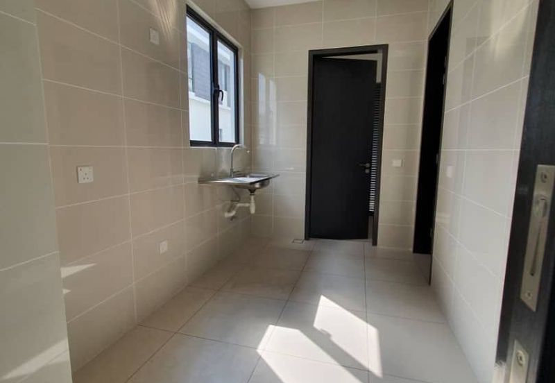 Reesia Elmina Garden