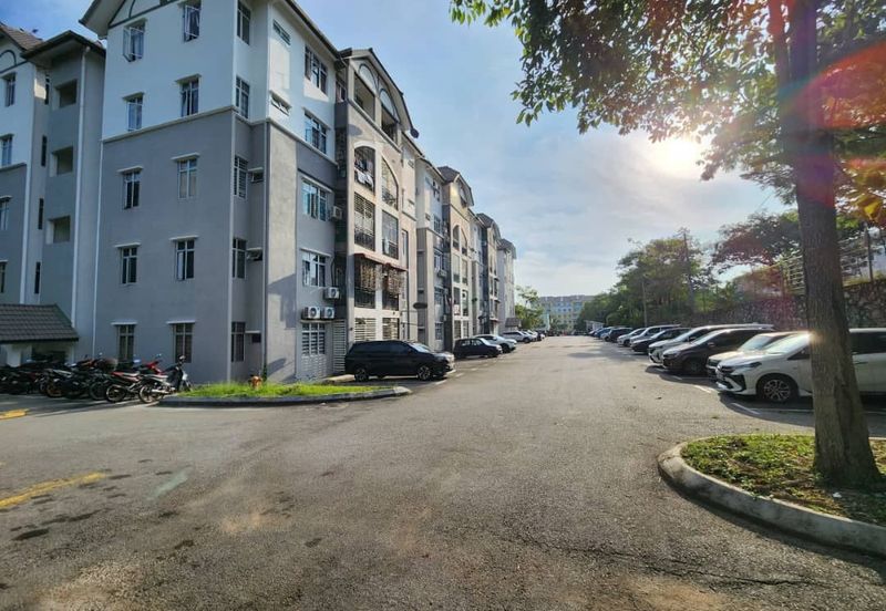 Dahlia Court Apartment