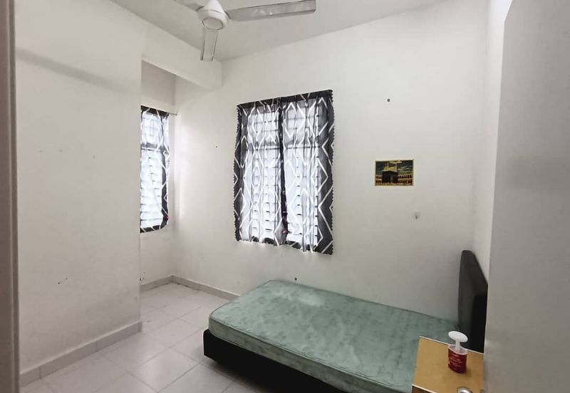 Dahlia Court Apartment