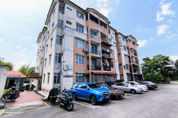 Dahlia Court Apartment