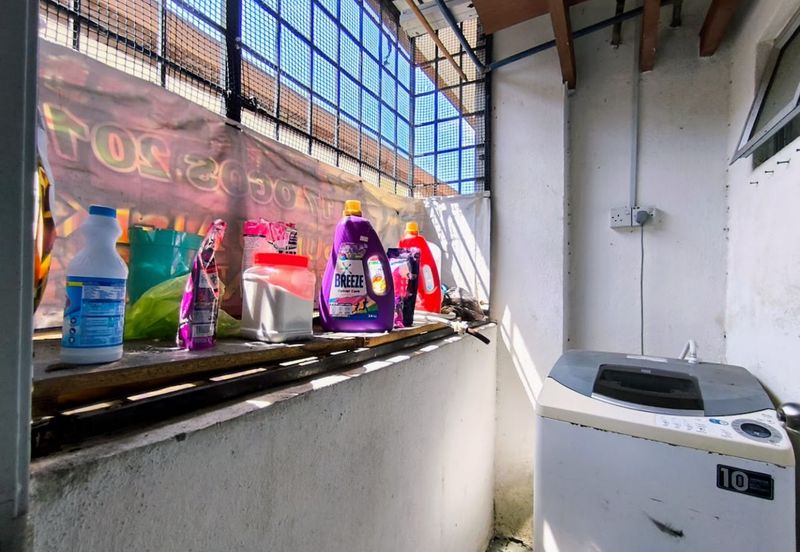 Dahlia Court Apartment