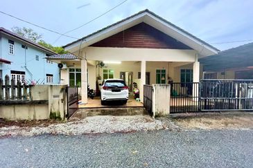 FOR SALE: Semi D Setingkat Jalan Batu Rakit Kampung Wakaf Tengah Kuala Terengganu Terengganu