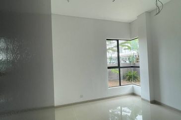 ~ NEW MODERN 2.5 STOREY BUNGALOW, TAMAN UNIVERSITI BANGI NEAR GMI AND UKM