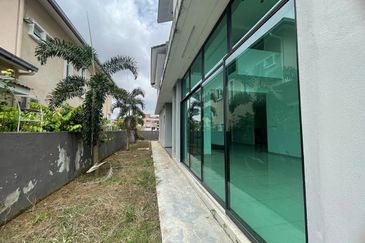 ~ NEW MODERN 2.5 STOREY BUNGALOW, TAMAN UNIVERSITI BANGI NEAR GMI AND UKM