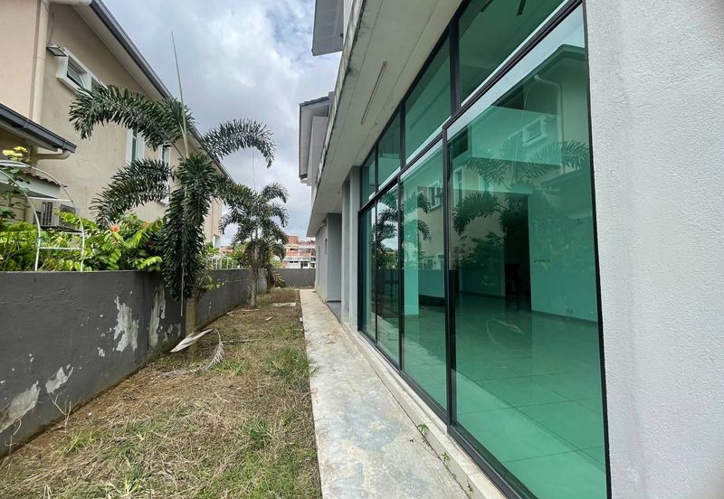 ~ NEW MODERN 2.5 STOREY BUNGALOW, TAMAN UNIVERSITI BANGI NEAR GMI AND UKM