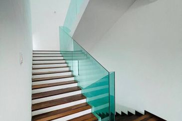 ~ NEW MODERN 2.5 STOREY BUNGALOW, TAMAN UNIVERSITI BANGI NEAR GMI AND UKM