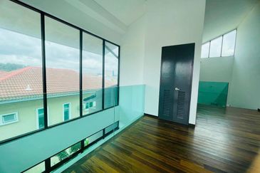 ~ NEW MODERN 2.5 STOREY BUNGALOW, TAMAN UNIVERSITI BANGI NEAR GMI AND UKM