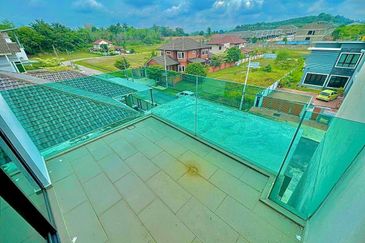 ~ NEW MODERN 2.5 STOREY BUNGALOW, TAMAN UNIVERSITI BANGI NEAR GMI AND UKM