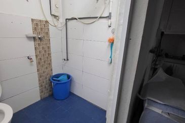 ~ 1 UNIT APMT RAKYAT DESA PANTAI ( BANGSAR SOUTH) FOR SALE